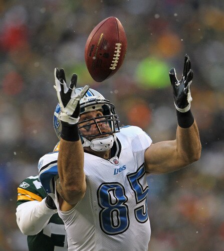 GREEN BAY, WI - JANUARY 01: Tony Scheffler #85 of the Detroit Lions catches a pass in front of Sam Shileds #37 of the Green Bay Packers at Lambeau Field on January 1, 2012 in Green Bay, Wisconsin. The Packers defeated the Lions 45-41. <br /><br /><span class="help">(Photo by Jonathan Daniel/Getty Images)</span>
