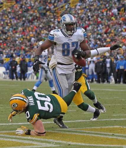 GREEN BAY, WI - JANUARY 01:  Brandon Pettigrew #87 of the Detroit Lions drops the ball in the end zone behind A.J. Hawk #50 of the Green Bay Packers at Lambeau Field on January 1, 2012 in Green Bay, Wisconsin. The Packers defeated the Lions 45-41.  <br /><br /><span class="help">(Photo by Jonathan Daniel/Getty Images)</span>