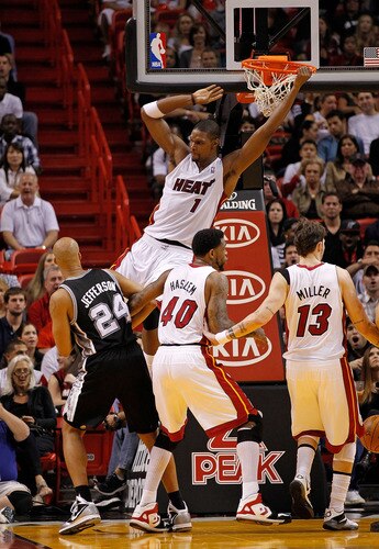 MIAMI, FL - JANUARY 17: Chris Bosh #1 of the Miami Heat dunks during a game against the San Antonio Spurs at American Airlines Arena on January 17, 2012 in Miami, Florida. <br /><br /><span class="help">(Photo by Mike Ehrmann/Getty Images)</span>