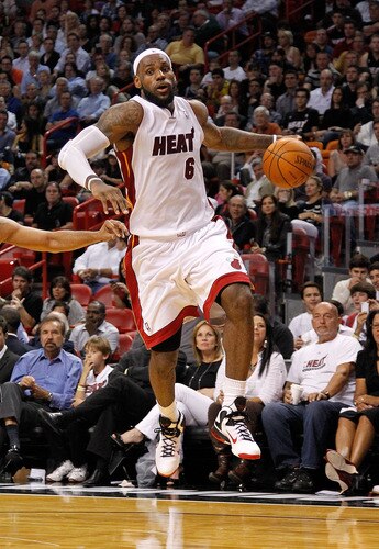 MIAMI, FL - JANUARY 17: LeBron James #6 of the Miami Heat drives to the basket during a game against the San Antonio Spurs at American Airlines Arena on January 17, 2012 in Miami, Florida. <br /><br /><span class="help">(Photo by Mike Ehrmann/Getty Images)</span>