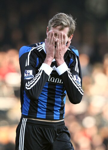 LONDON, ENGLAND - FEBRUARY 11:  Peter Crouch of Stoke City reacts to a shot on goal during the Barclays Premier League match between Fulham and Stoke City at Craven Cottage on February 11, 2012 in London, England.  <br /><br /><span class="help">(Photo by Ian Walton/Getty Images)</span>