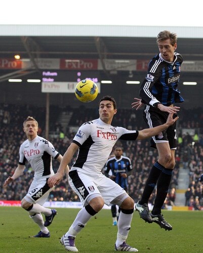 LONDON, ENGLAND - FEBRUARY 11:  Stephen Kelly of Fulham tries to tackle Peter Crouch of Stoke City during the Barclays Premier League match between Fulham and Stoke City at Craven Cottage on February 11, 2012 in London, England.  <br /><br /><span class="help">(Photo by Ian Walton/Getty Images)</span>