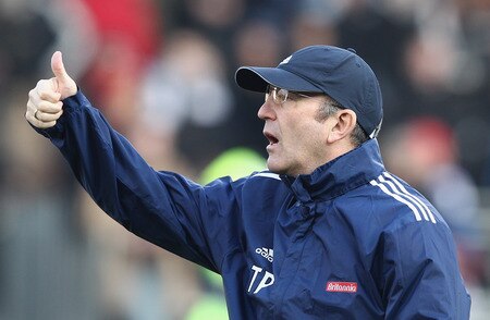 LONDON, ENGLAND - FEBRUARY 11:  Stoke City manager Tony Pulis looks on during the Barclays Premier League match between Fulham and Stoke City at Craven Cottage on February 11, 2012 in London, England.  <br /><br /><span class="help">(Photo by Ian Walton/Getty Images)</span>