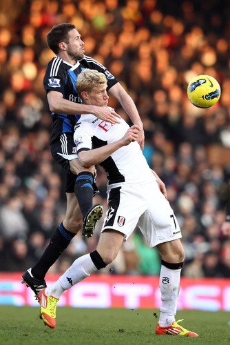 LONDON, ENGLAND - FEBRUARY 11:  Matthew Upson (L) of Stoke City challenges Pavel Pogrebnyak of Fulham during the Barclays Premier League match between Fulham and Stoke City at Craven Cottage on February 11, 2012 in London, England.  <br /><br /><span class="help">(Photo by Ian Walton/Getty Images)</span>