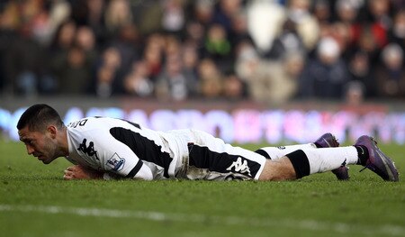 LONDON, ENGLAND - FEBRUARY 11:  Clint Dempsey of Fulham during the Barclays Premier League match between Fulham and Stoke City at Craven Cottage on February 11, 2012 in London, England.  <br /><br /><span class="help">(Photo by Ian Walton/Getty Images)</span>