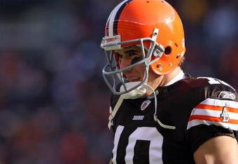 CLEVELAND - NOVEMBER 23:  Brady Quinn #10 of the Cleveland Browns is pictured during the NFL game against the Houston Texans at Cleveland Browns Stadium on November 23, 2008 in Cleveland, Ohio.  He was replaced in the second half by Derek Anderson .(Photo by Andy Lyons/Getty Images)