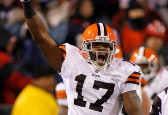 ORCHARD PARK, NY - NOVEMBER 17: Braylon Edwards #17 of the Cleveland Browns celebrates a 72-yard touchdown run by teammateJerome Harrison (not shown) against the Buffalo Bills on November 17, 2008 at Ralph Wilson Stadium in Orchard Park, New York. The Browns won 29-27 (Photo by Rick Stewart/Getty Images)