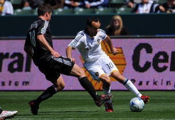 CARSON, CA - MARCH 22:  Landon Donovan #10 of Los Angeles Galaxy fights for the ball with Devon McTavish #18 of D.C. United at the Home Depot Center on March 22, 2009 in Carson, California.  (Photo by Robert Laberge/Getty Images)