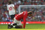 MANCHESTER, UNITED KINGDOM - SEPTEMBER 27:  Dimitar Berbatov of Manchester United shows his frustration during the Barclays Premier League match between Manchester United and Bolton Wanderers at Old Trafford on September 27, 2008 in Manchester, England. (Photo by Clive Brunskill/Getty Images)