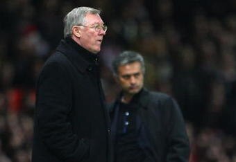 MANCHESTER, UNITED KINGDOM - MARCH 11:  Manchester United Manager Sir Alex Ferguson (L) and Inter Milan Manager Jose Mourinho watch the action during the UEFA Champions League Round of Sixteen, Second Leg match between Manchester United and Inter Milan at Old Trafford on March 11, 2009 in Manchester, England.  (Photo by Laurence Griffiths/Getty Images)