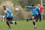 VILAMOURA, PORTUGAL - JANUARY 30:  Steffon Armitage watches Danny Cipriani clear the ball during the England training session held at Browns Sports Complex on January 30, 2009 in Vilamoura, Portugal.  (Photo by Warren Little/Getty Images)