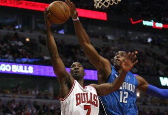 CHICAGO - FEBRUARY 24:  Ben Gordon #7 of the Chicago Bulls drives for a shot attempt against Dwight Howard #12 of the Orlando Magic at the United Center on Feberuary 24, 2009 in Chicago, Illinois.  NOTE TO USER: User expressly acknowledges and agreees that, by downloading and/or using this Photograph, User is consenting to the terms and conditions of the Getty Images License Agreement.  (Photo by Jonathan Daniel/Getty Images)
