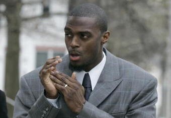 LEBANON - JANUARY 14: New York Giants wide receiver Plaxico Burress warms his hands as he arrives at the Lebanon County Courthouse January 14, 2009 in Lebanon, Pa.  Burress is scheduled to appear in a civil trial in a dispute with an automobile dealer over what he owes in damages to a vehicle supplied to him by the dealership. (Photo by Chris Gardner/Getty Images)