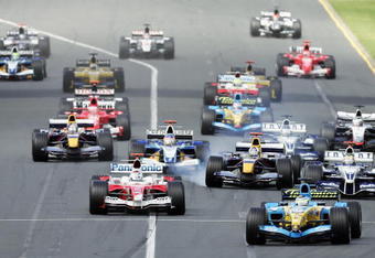 MELBOURNE, AUSTRALIA - MARCH 6:  A general view of the start of the race during the Australian Formula One Grand Prix at Albert Park on March 6, 2005 in Melbourne, Australia. (Photo by Clive Mason/Getty Images)