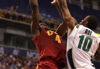 MINNEAPOLIS - MARCH 22:  Leonard Washington #4 of the USC Trojans drives for a shot attempt against Delvon Roe #10 of the Michigan State Spartans during the second round of the NCAA Division I Men's Basketball Tournament at the Hubert H. Humphrey Metrodome on March 22, 2009 in Minneapolis, Minnesota.  (Photo by Jonathan Daniel/Getty Images)