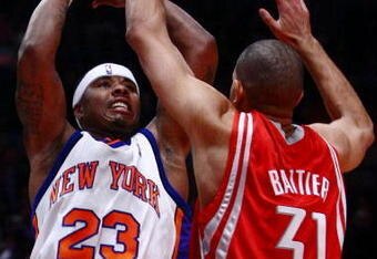 NEW YORK - JANUARY 26:  Quentin Richardson #23 of the New York Knicks shoots over Shane Battier #31 of the Houston Rockets at Madison Square Garden January 26, 2009 in New York City. NOTE TO USER: User expressly acknowledges and agrees that, by downloading and/or using this Photograph, User is consenting to the terms and conditions of the Getty Images License Agreement.  (Photo by Chris McGrath/Getty Images)