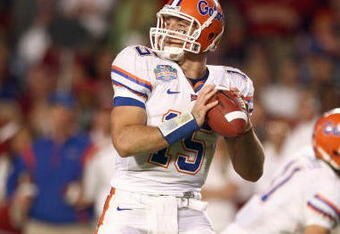MIAMI - JANUARY 08:  Tim Tebow #15 of the Florida Gators looks to pass the ball during the FedEx BCS National Championship Game against the Oklahoma Sooners at Dolphin Stadium on January 8, 2009 in Miami, Florida.  (Photo by Donald Miralle/Getty Images)