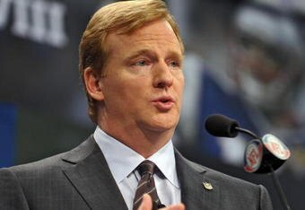 TAMPA, FL - JANUARY 30:  NFL Commissioner Roger Goodell addresses the media at the news conference prior to Super Bowl XLIII on January 30, 2009 at Tampa Convention Center in Tampa, Florida. (Photo by Drew Hallowell/Getty Images)