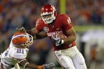 MIAMI - JANUARY 08:  Jermaine Gresham #18 of the Oklahoma Sooners carries the ball against Major Wright #21 of the Florida Gators during the FedEx BCS National Championship Game at Dolphin Stadium on January 8, 2009 in Miami, Florida.  (Photo by Donald Miralle/Getty Images)