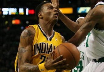 BOSTON - FEBRUARY 27:  Brandon Rush #25 of the Indiana Pacers heads for the net as Mikki Moore #7 of the Boston Celtics defends on February 27, 2009 at TD Banknorth Garden in Boston, Massachusetts.The Celtics defeated the Pacers 104-99. NOTE TO USER: User expressly acknowledges and agrees that, by downloading and or using this Photograph, user is consenting to the terms and conditions of the Getty Images License Agreement.  (Photo by Elsa/Getty Images)