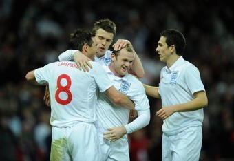 LONDON - MARCH 28:  Wayne Rooney of England celebrates with his team mates after he scored during the International Friendly match between England and Slovakia at Wembley Stadium on March 28, 2009 in London, England.  (Photo by Shaun Botterill/Getty Images)