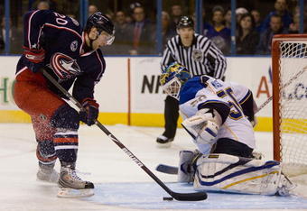 ST. LOUIS, MO. - MARCH 28: Chris Mason #50 of the St. Louis Blues makes a save against Kristian Huselius #20 of the Columbus Bluejackets during the shootout at the Scottrade Center on March 28, 2009 in St. Louis, Missouri.  The Blues won 4-3 in a shootout.  (Dilip Vishwanat/Getty Images)