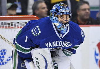VANCOUVER, CANADA - OCTOBER 5: Roberto Luongo #1 of the Vancouver Canucks defends the net during the game against the Colorado Avalanche at General Motors Place on October 5, 2009 in Vancouver, Canada.   (Photo by Nick Didlick/Getty Images)