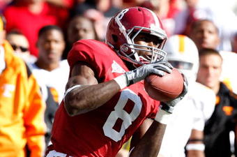 TUSCALOOSA, AL - OCTOBER 24:  Julio Jones #8 of the Alabama Crimson Tide pulls in a reception against the Tennessee Volunteers at Bryant-Denny Stadium on October 24, 2009 in Tuscaloosa, Alabama.  (Photo by Kevin C. Cox/Getty Images)