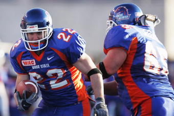 BOISE, ID - NOVEMBER 20:  Running back Jeff Carpenter #22 of Boise State carries the ball for a touchdown in the fourth quarter against Louisiana Tech at Bronco Stadium on November 20, 2004 in Boise, Idaho. Boise State defeated Louisiana Tech 55-14. (Photo by Jeff Gross/Getty Images)