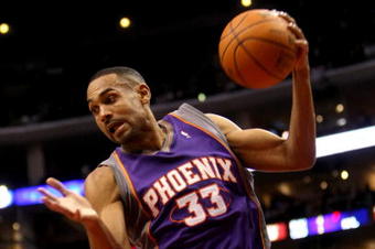LOS ANGELES - OCTOBER 28:  Grant Hill #33 of the Phoenix Suns grabs a rebound against the Los Angeles Clippers on October 28, 2009 at Staples Center in Los Angeles, California. The Suns won 109-107.   NOTE TO USER: User expressly acknowledges and agrees that, by downloading and/or using this Photograph, user is consenting to the terms and conditions of the Getty Images License Agreement. (Photo by Stephen Dunn/Getty Images)
