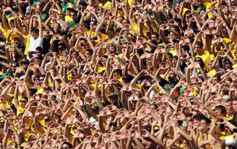 EUGENE, OR - SEPTEMBER 26: A capacity crowd of Oregon Duck fans cheers on the Oregon Ducks as they beat the  California Bears at Autzen Stadium on September 26, 2009 in Eugene, Oregon.. The Ducks upset the Bears 42-3. (Photo by Steve Dykes/Getty Images)