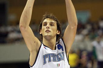 SAPPORO, JAPAN - AUGUST 20: Marco Belinelli #4 of Italy shoots against Slovenia during the preliminary round of FIBA World Championships 2006 on August 20, 2006 in Sapporo, Japan. The Championship takes place from August 19 to September 3 in Japan. (Photo by Koichi Kamoshida/Getty Images)