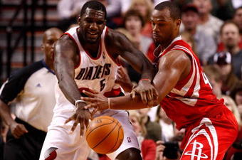 PORTLAND, OR - OCTOBER 27:  Greg Oden #52 of the Portland Trail Blazers battles Chuck Hayes #44 of the Houston Rockets during the season opener on October 27, 2009 at the Rose Garden in Portland, Oregon. NOTE TO USER: User expressly acknowledges and agrees that, by downloading and or using this Photograph, user is consenting to the terms and conditions of the Getty Images License Agreement.  (Photo by Jonathan Ferrey/Getty Images)