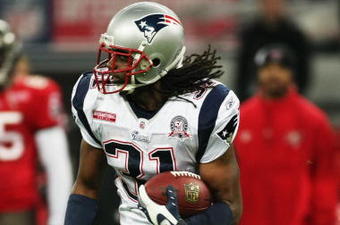 LONDON, ENGLAND - OCTOBER 25:  Brandon Meriweather (#31) of the New England Patriots  runs with the ball during the NFL International Series match between New England Patriots and Tampa Bay Buccaneers at Wembley Stadium on October 25, 2009 in London, England. This is the third occasion where a regular season NFL match has been played in London.  (Photo by Elsa/Getty Images)