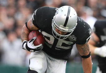 OAKLAND, CA - OCTOBER 18:  Justin Fargas #25 of the Oakland Raiders runs against Sheldon Brown #24 of the Philadelphia Eagles during an NFL game at the Oakland-Alameda County Coliseum on October 18, 2009 in Oakland, California.  (Photo by Jed Jacobsohn/Getty Images)