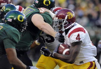 EUGENE, OR - OCTOBER 31:  Running back Joe McKnight #4 of the USC Trojans looks for some yardage in the first quarter of the game against the Oregon Ducks at Autzen Stadium on October 31, 2009 in Eugene, Oregon. (Photo by Steve Dykes/Getty Images)
