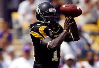 BATON ROUGE, LA - AUGUST 30:  Quarterback Armanti Edwards #14 of the Appalachian State Mountaineers looks to throw a pass against the Louisiana State University Tigers on August 30, 2008 at Tiger Stadium in Baton Rouge, Louisiana.  (Photo by Chris Graythen/Getty Images)
