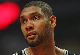 CHICAGO - OCTOBER 29: Tim Duncan #21 of the San Antonio Spurs waits for a foul shot against the Chicago Bulls at the United Center on October 29, 2009 in Chicago, Illinois. The Bulls defeated the Spurs 92-85.  (Photo by Jonathan Daniel/Getty Images)