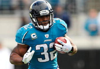 JACKSONVILLE, FL - OCTOBER 18: Maurice Jones-Drew #32 of the Jacksonville Jaguars runs against the St. Louis Rams at the Jacksonville Municipal Stadium on October 18, 2009 in Jacksonville, Florida. (Photo by Sam Greenwood/Getty Images)