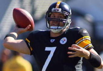 PITTSBURGH - OCTOBER 25:  Quarterback Ben Roethlisberger #7 of the Pittsburgh Steelers passes the ball during the NFL game against the Minnesota Vikings at Heinz Field on October 25, 2009 in Pittsburgh, Pennsylvania. The Steelers defeated the Vikings 27-17. (Photo by Rick Stewart/Getty Images)