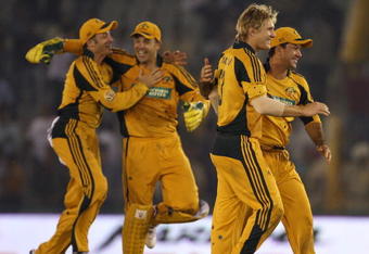 MOHALI, INDIA - NOVEMBER 02:  Graham Manou, Michael Hussey, Shane Watson and Ricky Ponting of Australia celebrate winning the fourth One Day International match between India and Australia at Punjab Cricket Association Stadium on November 2, 2009 in Mohali, India.  (Photo by Mark Kolbe/Getty Images)