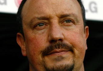 LONDON, ENGLAND - OCTOBER 31:  Rafael Benitez of Liverpool looks on prior to the Barclays Premier League match between Fulham and Liverpool at Craven Cottage on October 31, 2009 in London, England.  (Photo by Clive Rose/Getty Images)