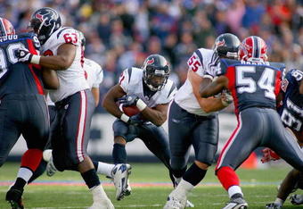 ORCHARD PARK, NY - NOVEMBER 01:  Ryan Moats #21  of the Houston Texans runs against the Buffalo Bills at Ralph Wilson Stadium on November 1, 2009 in Orchard Park, New York. Houston won 31-10.  (Photo by Rick Stewart/Getty Images)