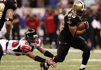 NEW ORLEANS - NOVEMBER 2:  Pierre Thomas #23 of the New Orleans Saints out runs Thomas DeCoud #28 of the Atlanta Falcons during the game at the Louisiana Superdome on November 2, 2009 in New Orleans, Louisiana. (Photo by Chris Graythen/Getty Images)