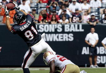HOUSTON - OCTOBER 25:  Tight-end Owen Daniels #81 of the Houston Texans completes a pass in front of safety Mark Roman #26 of the San Francisco 49ers at Reliant Stadium on October 25, 2009 in Houston, Texas.  (Photo by Bob Levey/Getty Images)