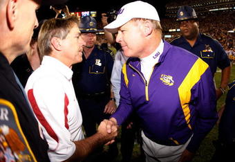 BATON ROUGE, LA - NOVEMBER 08:  Head Coach Nick Saban of the Alabama Crimson Tide is congratulated by head coach Les Miles of the Louisiana State University Tigers after the Tide defeated the Tigers 27-21 in overtime on November 11, 2008 at Tiger Stadium in Baton Rouge, Louisiana.  (Photo by Chris Graythen/Getty Images)
