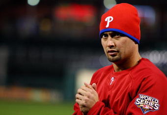 PHILADELPHIA - NOVEMBER 01:  Shane Victorino #8 of the Philadelphia Phillies looks on during batting practice against the New York Yankees in Game Four of the 2009 MLB World Series at Citizens Bank Park on November 1, 2009 in Philadelphia, Pennsylvania.  (Photo by Al Bello/Getty Images)