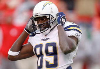 KANSAS CITY, MO - DECEMBER 14:  Chris Chambers #89 of the San Diego Chargers reacts after taking a hit upon his catch against the Kansas City Chiefs during the game on December 14, 2008 at Arrowhead Stadium in Kansas City, Missouri.  (Photo by Harry How/Getty Images)