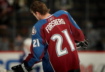 DENVER - MARCH 04:  Peter Forsberg #21 of the Colorado Avalanche takes the ice for the first time since rejoining the team as they warm up prior to facing the Vancouver Canucks at the Pepsi Center on March 4, 2008 in Denver, Colorado. The Avalanche went on to defeat the Canucks 2-1.  (Photo by Doug Pensinger/Getty Images)