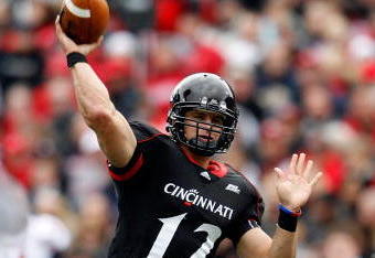 CINCINNATI - OCTOBER 24:  Zach Collaros #12 of the Cincinnati Bearcats throws the ball during the Big East Conference game against the Louisville Cardinals at Nippert Stadium on October 24, 2009 in Cincinnati, Ohio.  (Photo by Andy Lyons/Getty Images)
